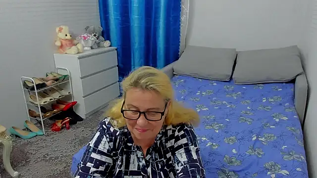 Frau_Marta - down to underwear