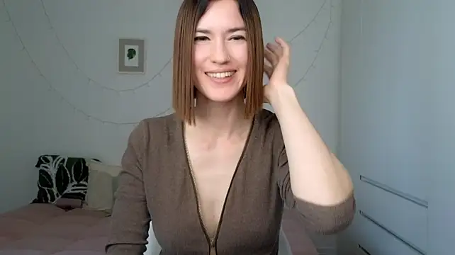 AliciaNewell - hand bra