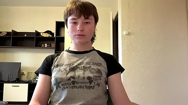 Nellyts - flash boobs