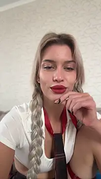 KikiWatson - Show boobs 🔞😍