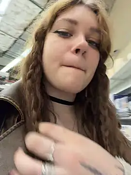 Lucy-joy - mmm RUB THAT PUSSY IN DOGGY