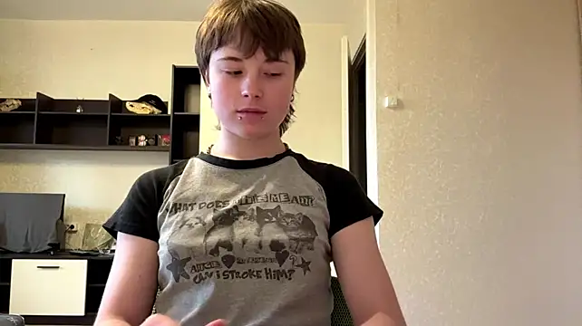 Nellyts - flash boobs