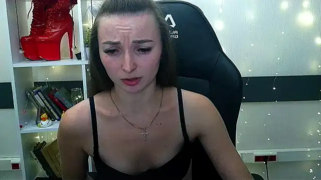 _Barbie_Kiss_ - SHOW TITS