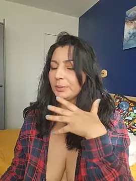 Kat_Silver1 - put your dick between my boobs.