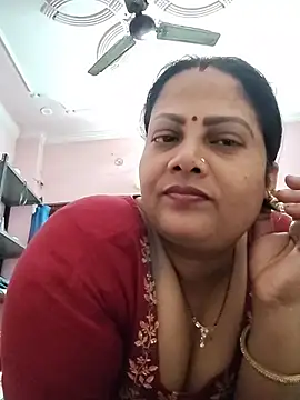 Hot_Aunty_44 - Boobs
