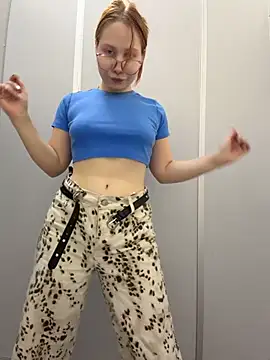 SlavicCandy - RUB PUSSY IN KFC NEXT TO STRANGER