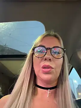 LisaMurr - I pinch my nipples 🤤