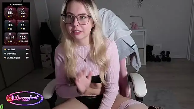 Livewithlucy - pussy close up 10min👀