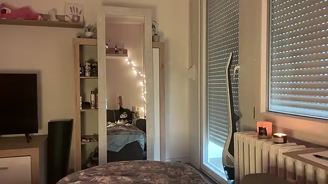 Sophiesweetside - Mirror cleaning tease