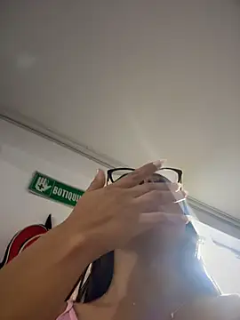 Amira_cute2 - Show boobs +touch nipples
