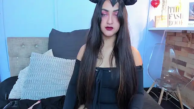 Amberhanks - Your devil´s boob show