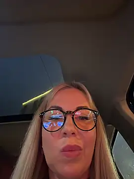 LisaMurr - I pinch my nipples 🤤