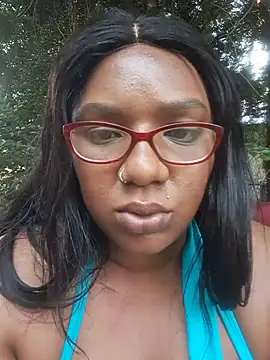 HugeFlabbyAss - Domi play till i squirt