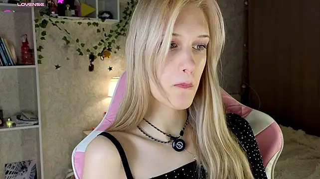 AnnyiBlue - Play with dildo by hands eye contact