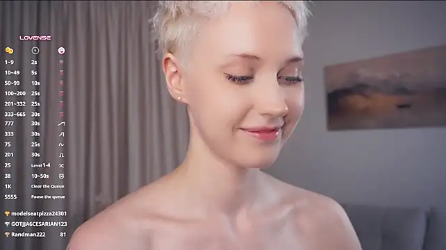 HattieSkay - I suck my finger with cream every 25 tk