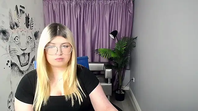 Linaa_11 - stand up and show your body
