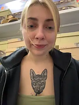 Sunny___Bunny - Rub clit FAST as I can near ppl