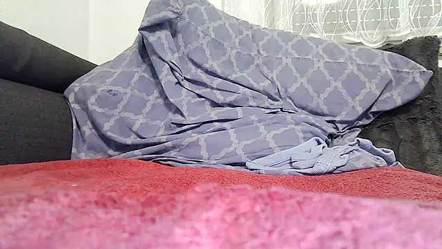 Hot_Milf_Denise - Dildo-Ride + squirt on floor +Live pic