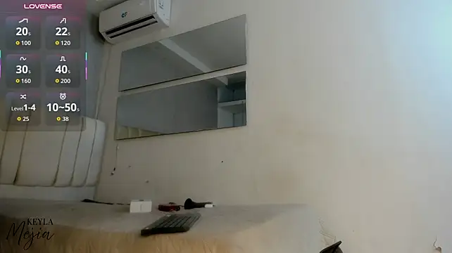 Keyla_mejia - SPREAD ASSHOLE CLOSE TO CAM