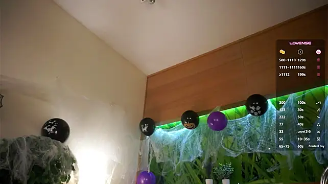 ElinPoston - 🎃free up my sexy juicy boobs🎃