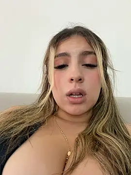 Cloee_Rainbow1 - finger sucking + eye contact 👀🤤✌🏼💦💦