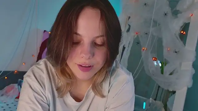 True_voice - flash boobs right now ?