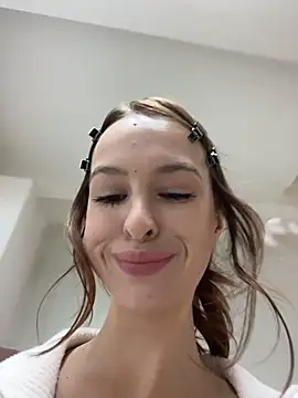 Outdorable - Put hand in pants&tease pussy near pepl
