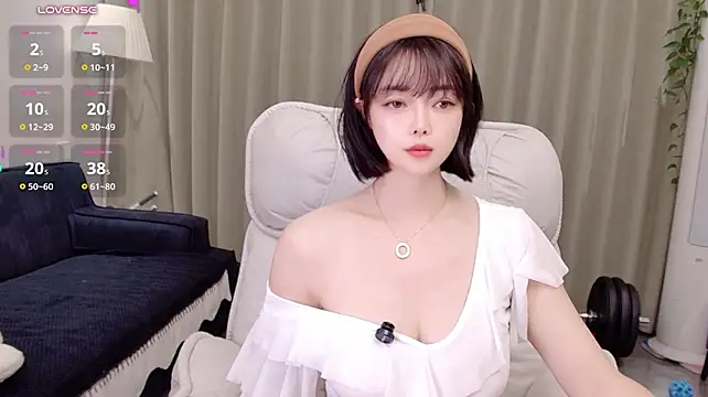 Uikyy1 - 大师和我说，我会为情所困，我一直以为是爱情，没想到是行情