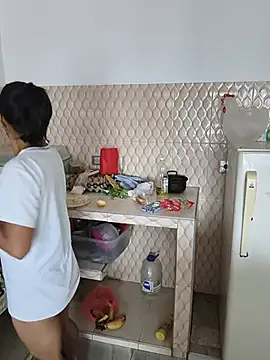 AngelicaStorms - Totalmente desnuda en la cocina
