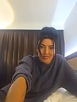 GermanMiia - squezze my Boobs 🍒