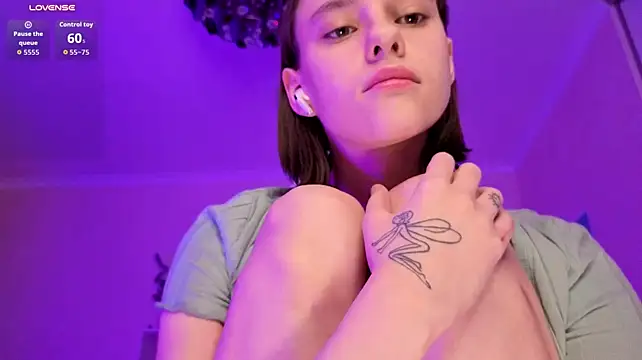 Britney_Ross - Fingers Pussy Without My Top on