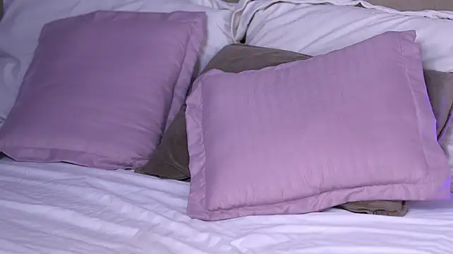 EmmaEmber - Dildo in pussy