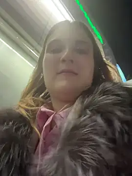 AdelRich - Show pusssy on public