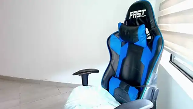 Sophiax-x - stripping and dancing naked, squirting