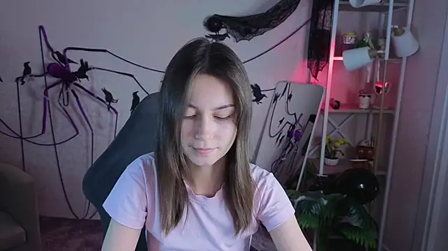 Luna_m00n - teasing tits under a top
