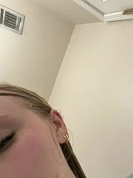 Ms_CherrySnow - oil up naked - 5 minutes