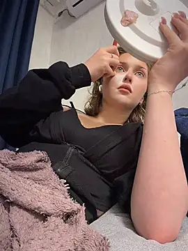 KellyKeler - Insert finger into my wet pussy 😍💦
