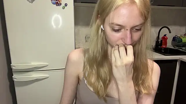 LorraineSpahr - show my cute legs
