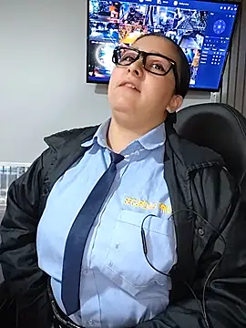 Cute_Penelope - zoom pussy+rub clitoris at work🤫shh