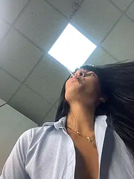 LuxeBrunetteXXX - CLEANING LADY PLAYU PUSSY CLOSE UP🫦