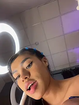 NaylaViceXXX - RUBBING PUSSY CLOSE UP