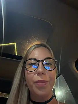 LisaMurr - I pinch my nipples 🤤