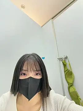 Xiao-Lin - 户外男厕所小便池假阳具抽插2分钟