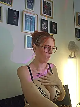 Mila_Rouquine - GLISSE TA BITE ENTRE MES SEINS + OIL 🍒