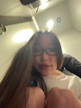 Trytomakememoam - Licking a finger <3