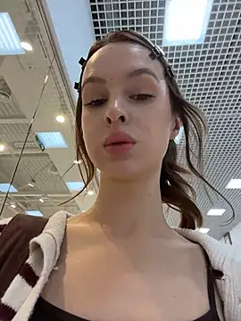 Outdorable - Flash tits near stranger in mall