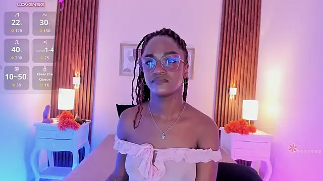 Chloebrunnie - Show small boobs