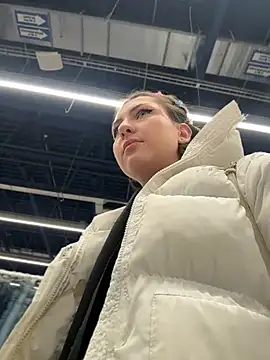 KatyVibes - SHOW TITS IN PUBLIC