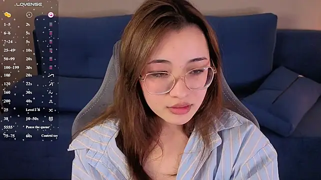 Noiry_Vuvez - suck finger close to cam