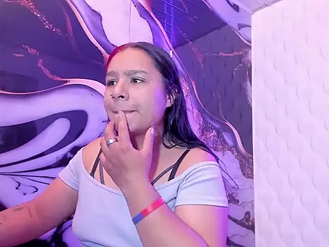 Charis_21 - show tits
